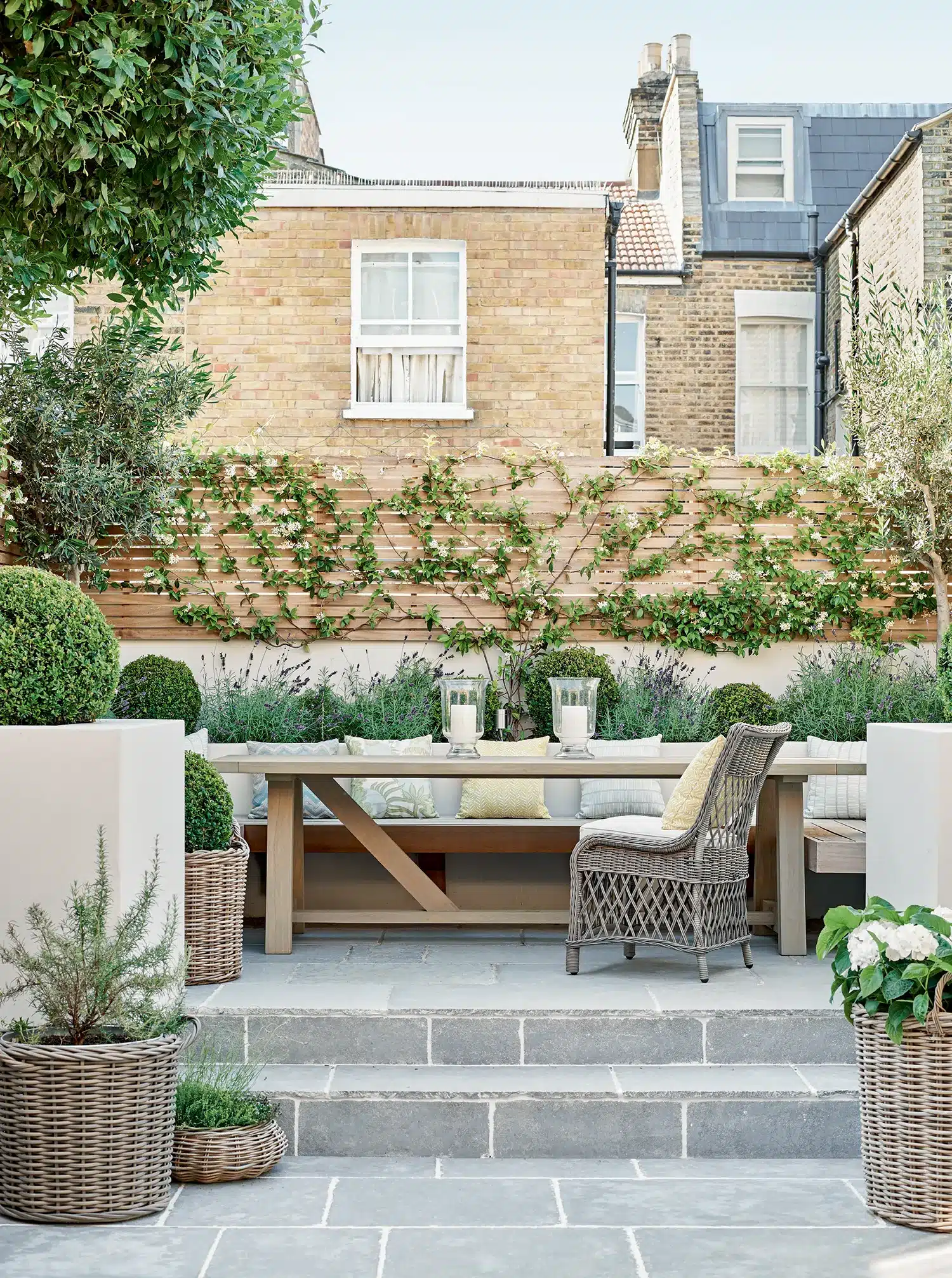 Alt tag for london-outdoor-patio-design-elegant-exteriors-townhouse-european-style-cococozy4